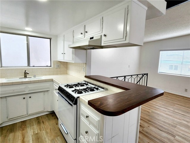 Building Photo - 326 10th Pl