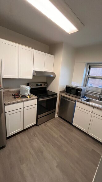 Primary Photo - 4950 N Marine Dr