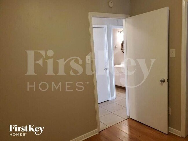 Building Photo - 8518 Pearl Lake Dr