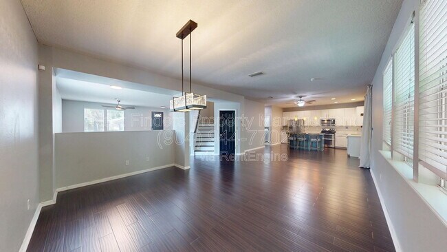 Building Photo - 1063 Collinswood Dr W