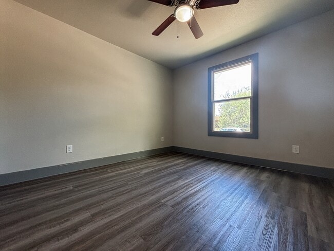 Building Photo - 1520 Eichen Rd