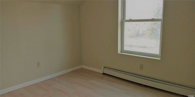 Building Photo - 16 Pearsall St