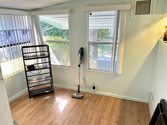 Building Photo - 425 Bougainvilla Dr