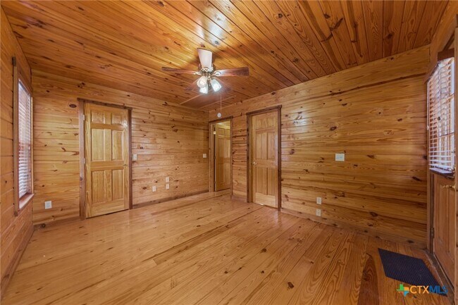 Building Photo - 1466 Bonnyview Dr