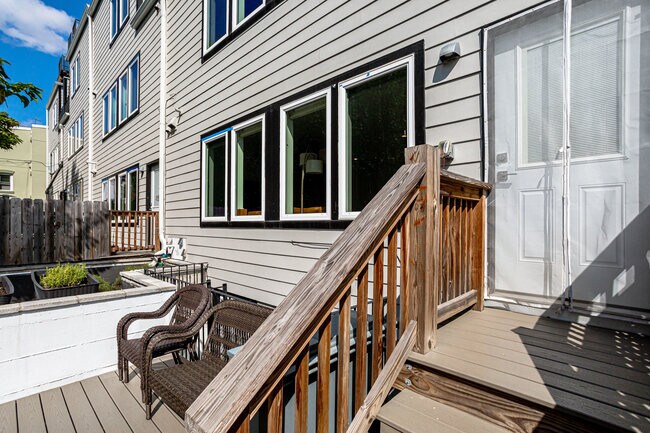 Building Photo - 233 Seaton Pl NE
