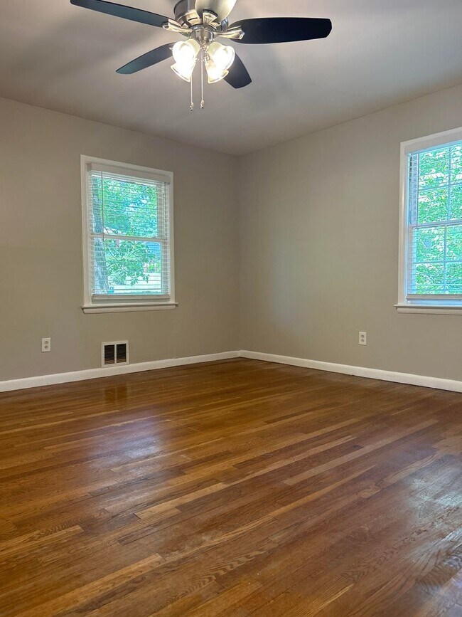Building Photo - 4 Bed 2 Bath in Decatur!