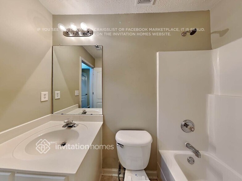 Building Photo - 1127 Chateau Terrace