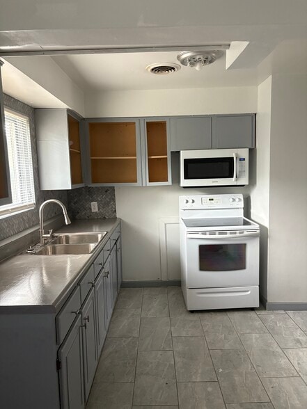 Building Photo - 1014 Pennsylvania Dr