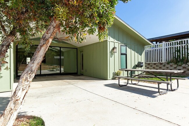 Building Photo - 7843 Quince St