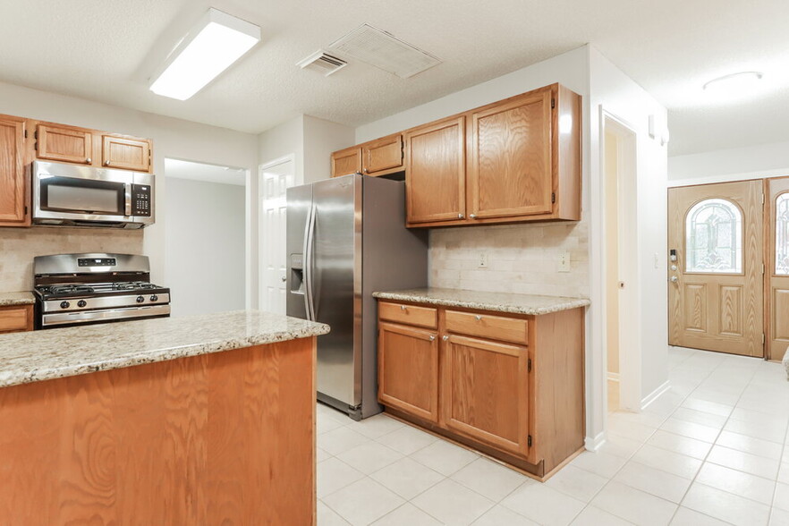 Building Photo - 10046 Lazy Meadows Dr