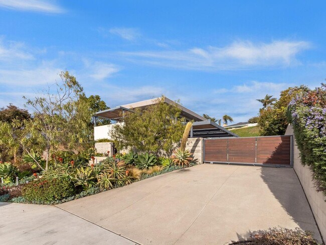 Building Photo - Solana Beach Paradise