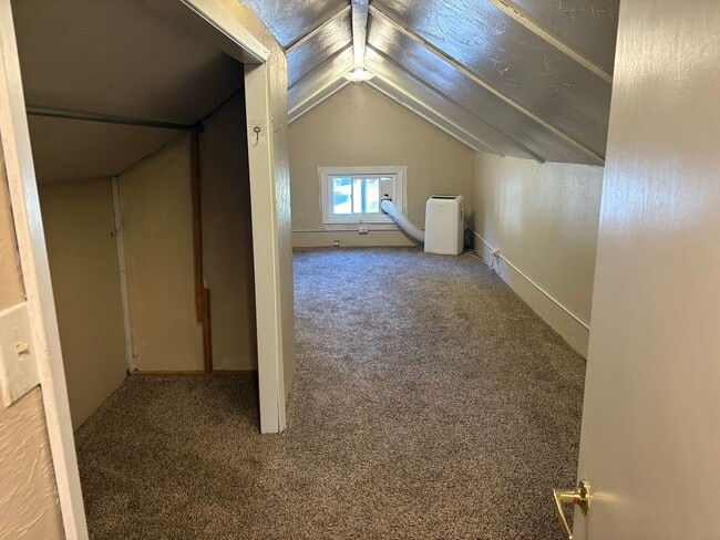 Building Photo - 4 Bedroom 2 Bath 1/2 Off First Months Rent!