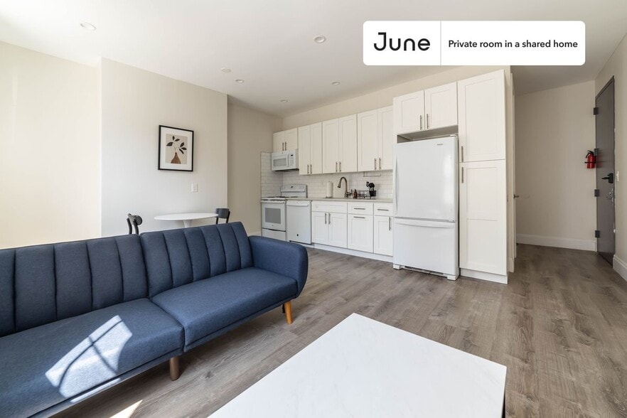 Building Photo - Room in Shared 2 bed/1 bath home in Greenpoint