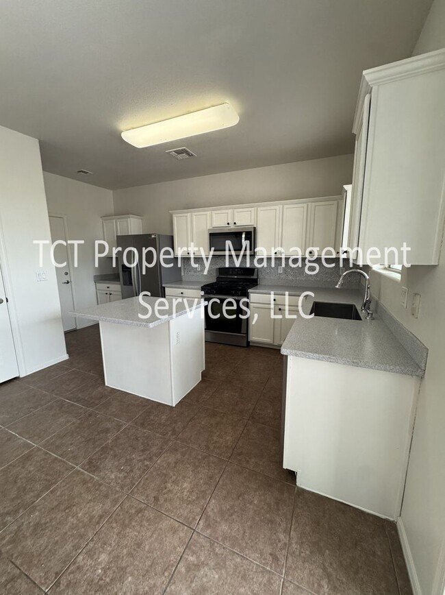 Building Photo - Beautiful 4 bedroom + loft in Johnson Ranch