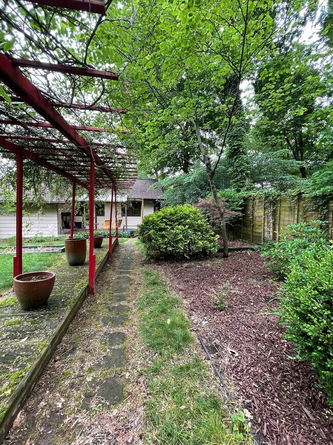 Building Photo - 3 Bedroom House Walking Distance to Purdue University