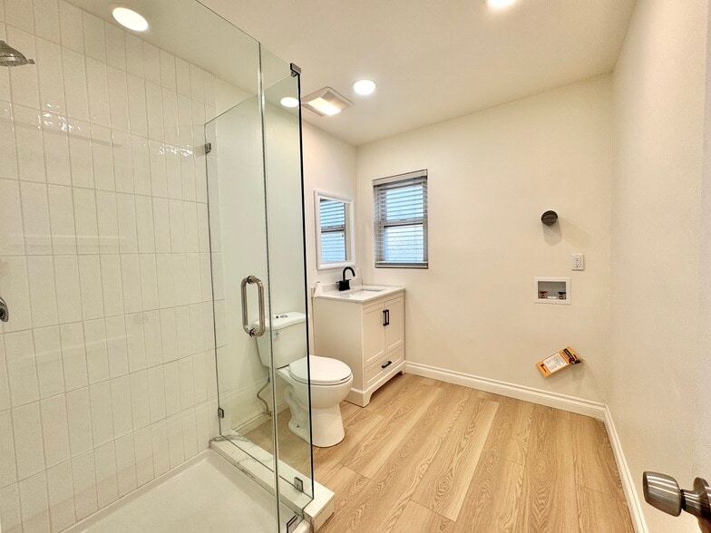 Bathroom Unit B - 11720 Utah Ave