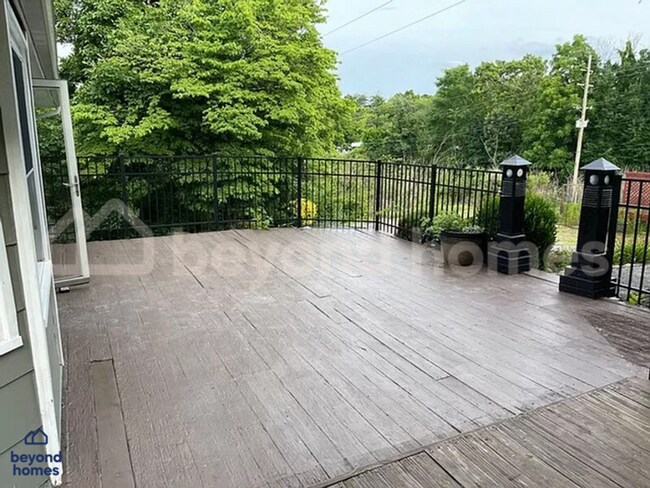 Building Photo - Updated 4-Bed Home Minutes from Downtown C...