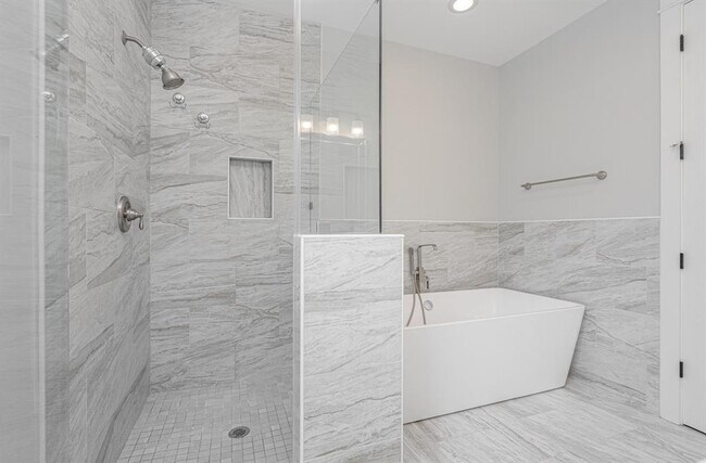 Building Photo - 312 W 28th St