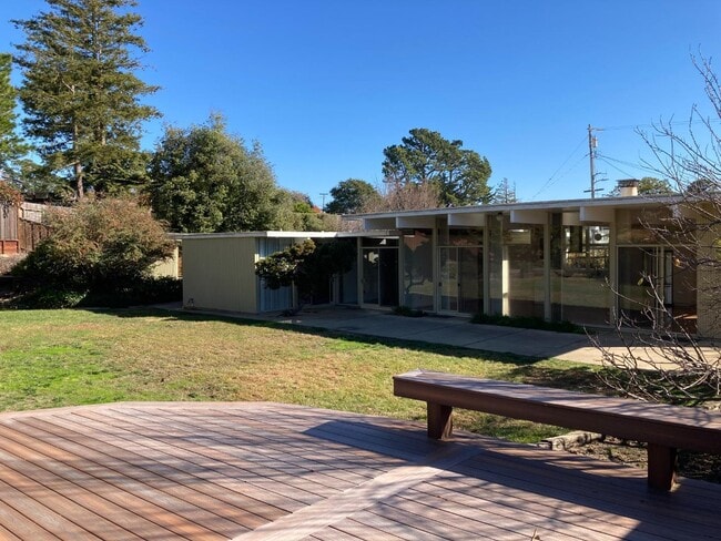 Building Photo - 15 Turtle Bay Pl