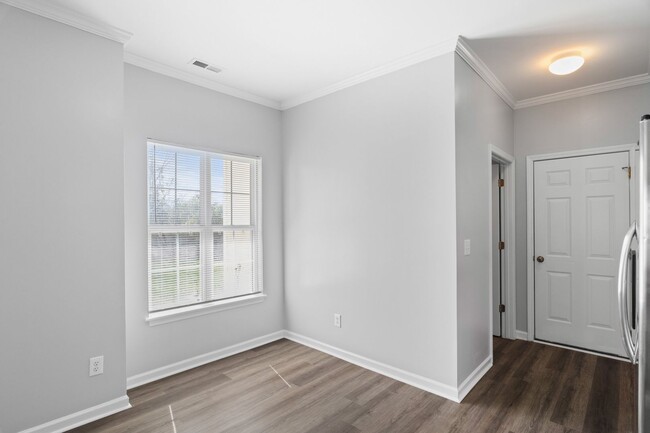 Building Photo - North Raleigh Townhouse with One Car Garage