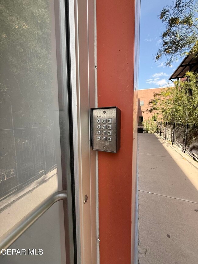 Building Photo - 200 Anthony St