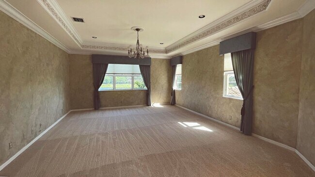 Building Photo - 9843 Vía Amati