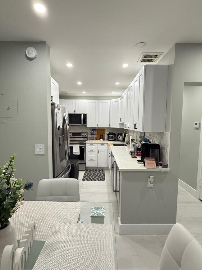 Building Photo - 2191 NE 68th St