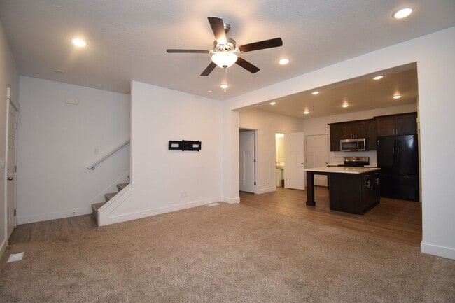 Building Photo - Beautiful 4 Bed Eagle Mountain Home, Near Parks & Lake!!