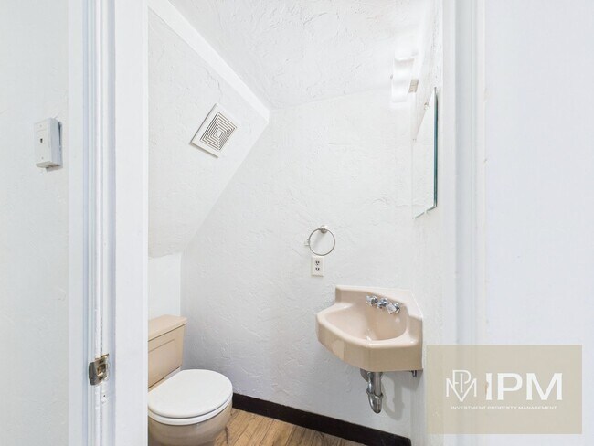 Building Photo - 44 N Main St