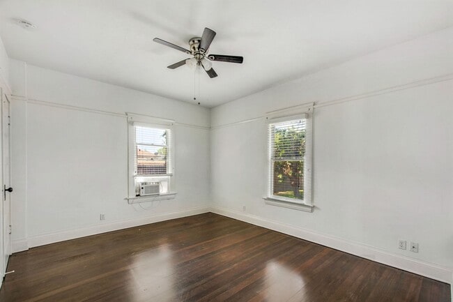 Building Photo - Charming craftsman home located in the hig...