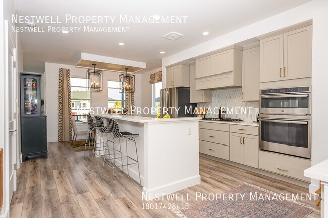 Building Photo - Newer 4-bed Townhome in South Jordan
