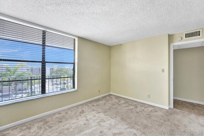Building Photo - 12 Royal Palm Way