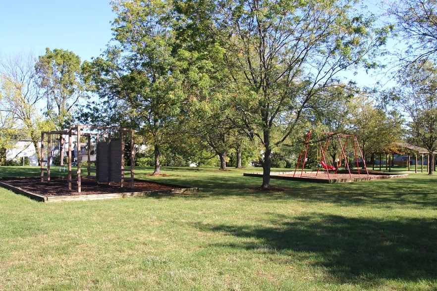 Building Photo - 4885 Stoneybrook Blvd