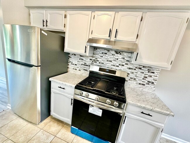 Building Photo - 1226 Clearview Ct