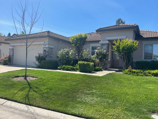 Building Photo - Senior Community for those 55+ Large 2 bedroom, 2 bath with bonus room!  All modern amenities!