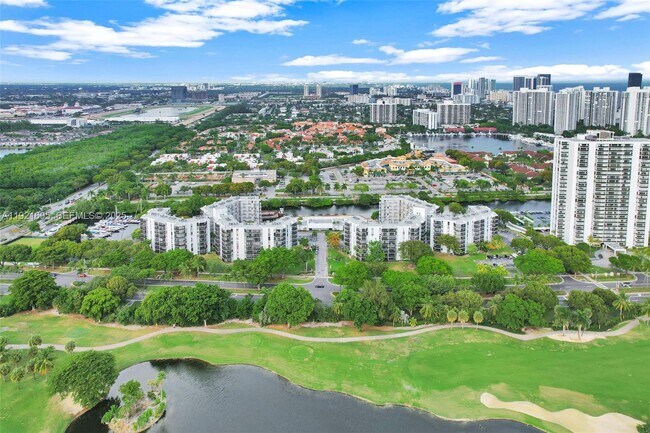 Building Photo - 3401 N Country Club Dr