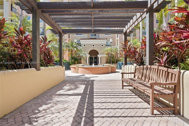 Building Photo - 520 SE 5 Ave