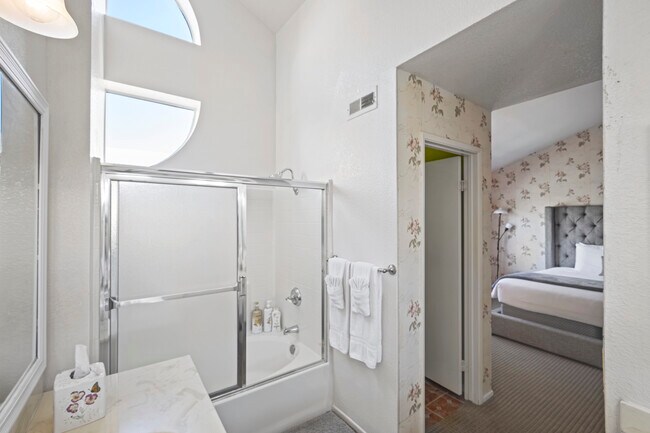 Full bathroom1 - 9960 Scripps Vista Way