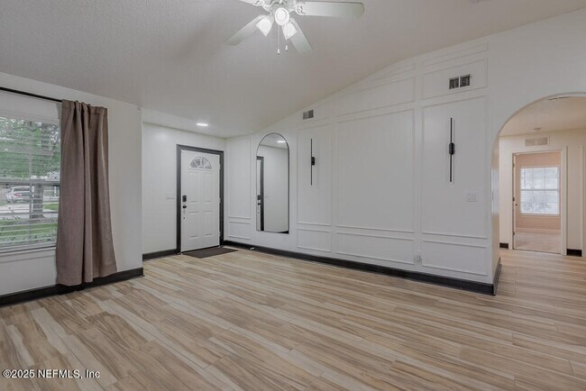 Building Photo - 2039 Navaho Ave