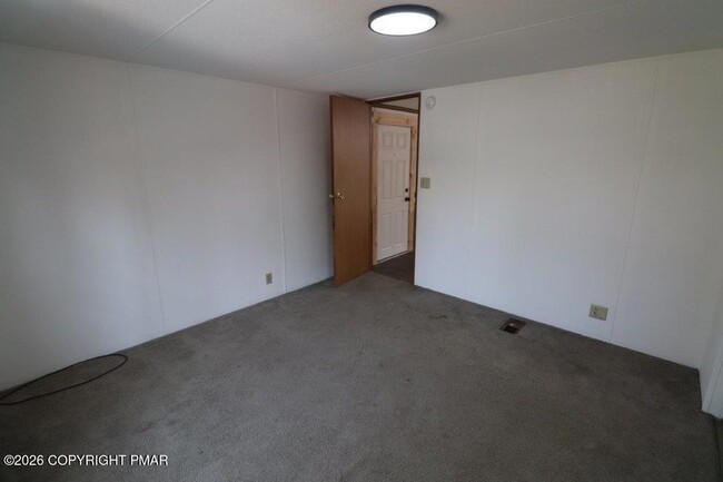 Building Photo - 238 Birchwood Ln