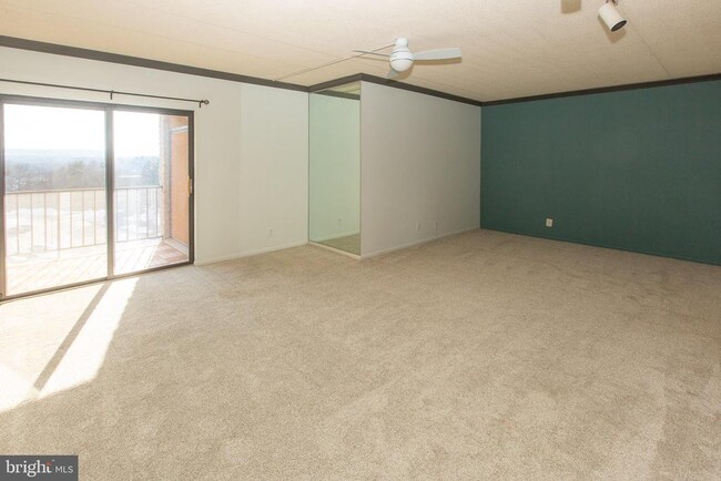 Building Photo - 20930 Valley Forge Cir