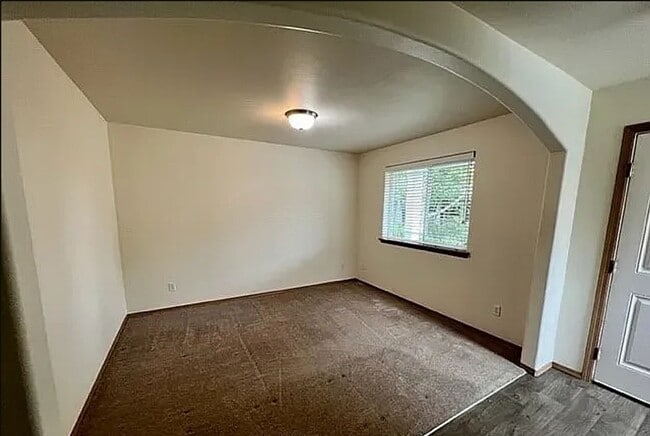 Building Photo - Spacious 3 Bedroom, 3 Bath End-Unit Condo ...