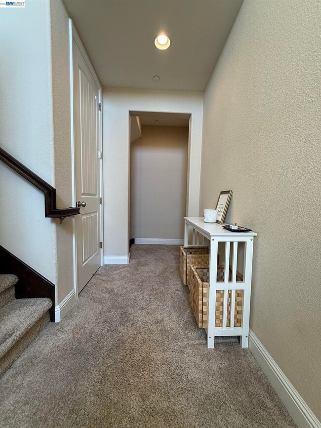 Building Photo - 6492 Bayview Dr