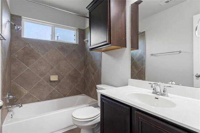 Building Photo - 505 Trinity Bend