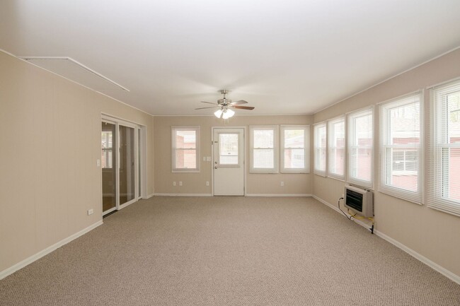 Building Photo - 1427 Woodland Dr