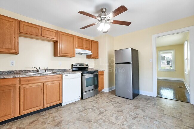 Building Photo - 936 Camden Ave