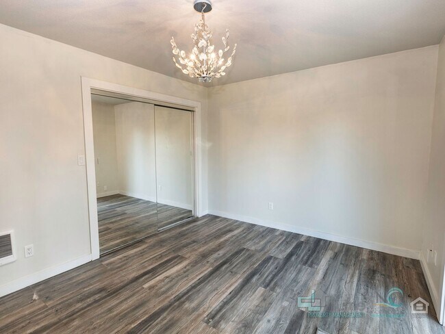 Building Photo - Spacious Single Family Home in Seaside!!!