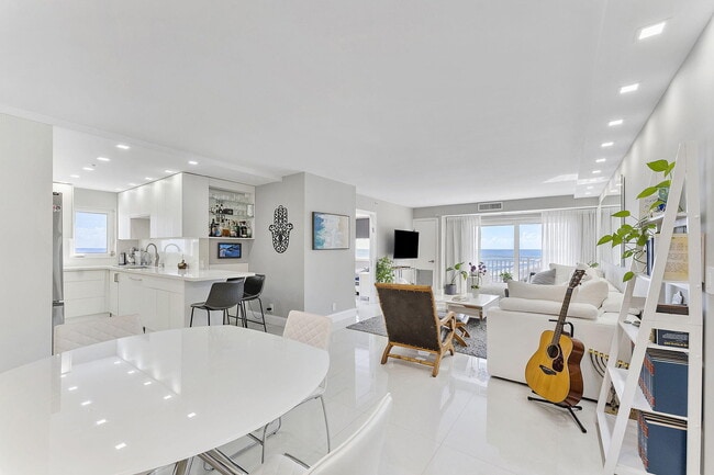 Building Photo - 4505 S Ocean Blvd