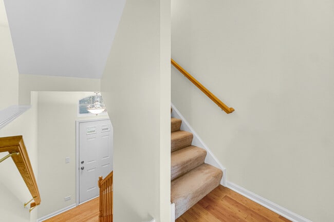 Building Photo - 1114 N Claremont Dr