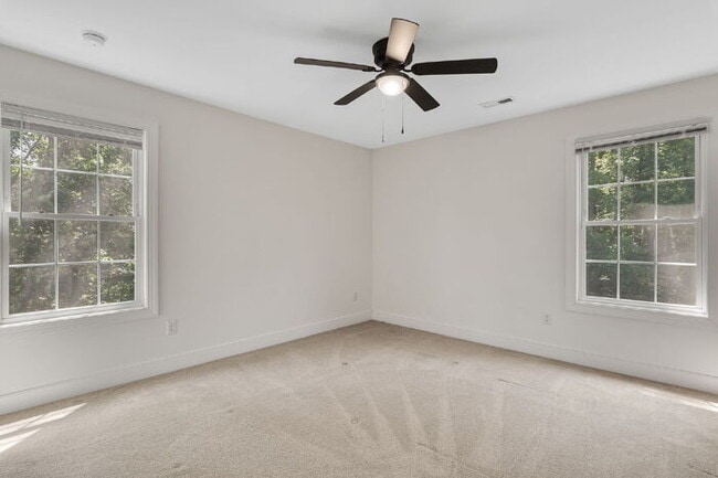 Building Photo - Spacious 5-Bedroom Home in The Highlands